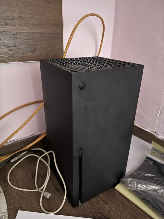 Vand consola xbox x impecabila