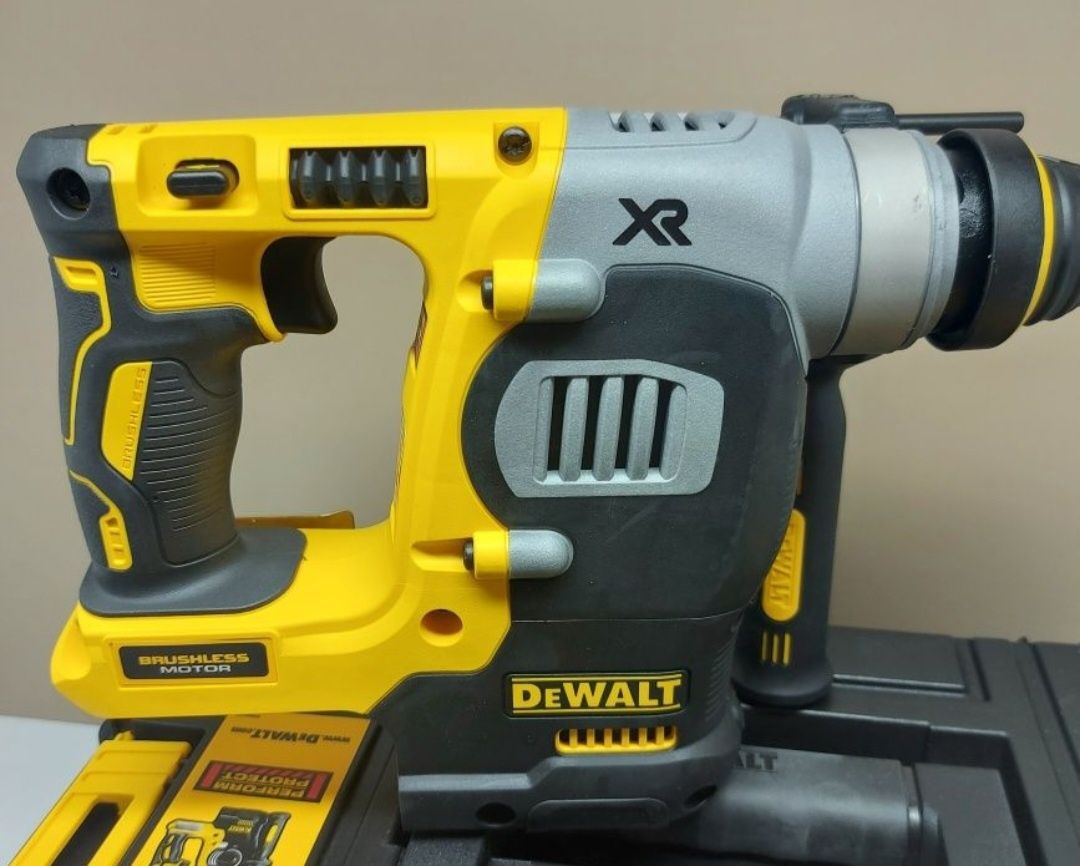 Нов безчетков перфоратор Dewalt DCH273NT