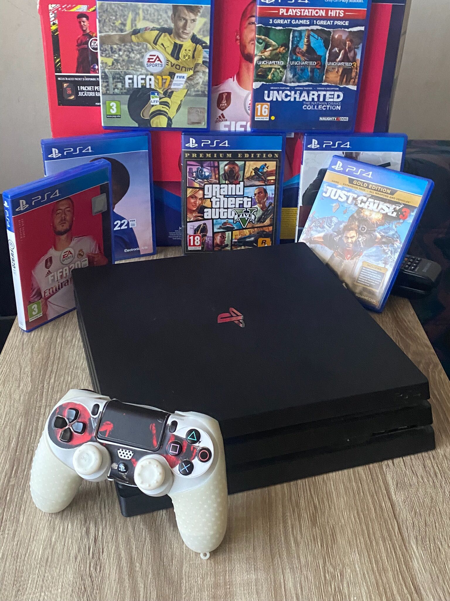 PS 4 Pro + 7 jocuri