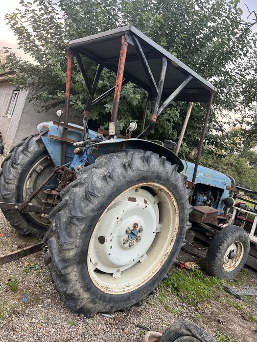 Vând tractor, Ford 400!