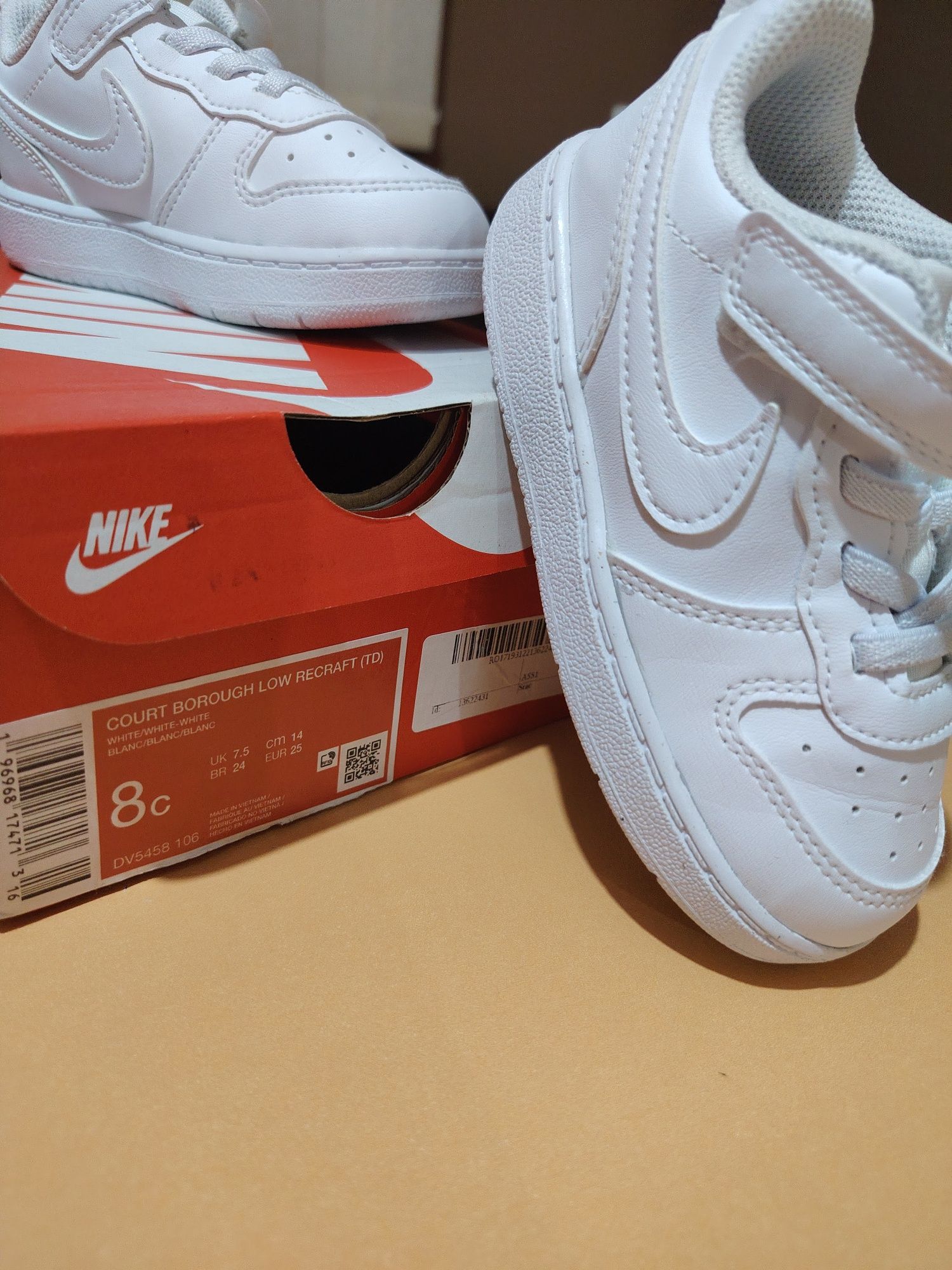 Nike детски бяли маратонки