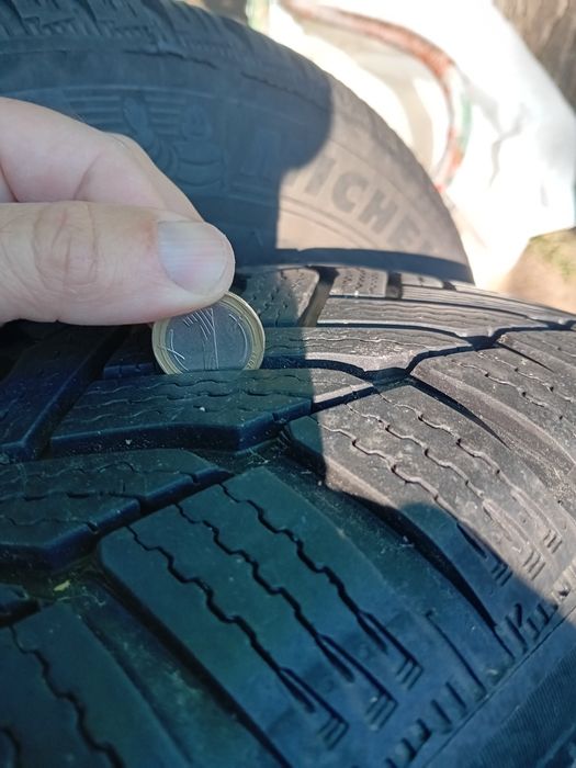 Продавам зимни гуми с джанти