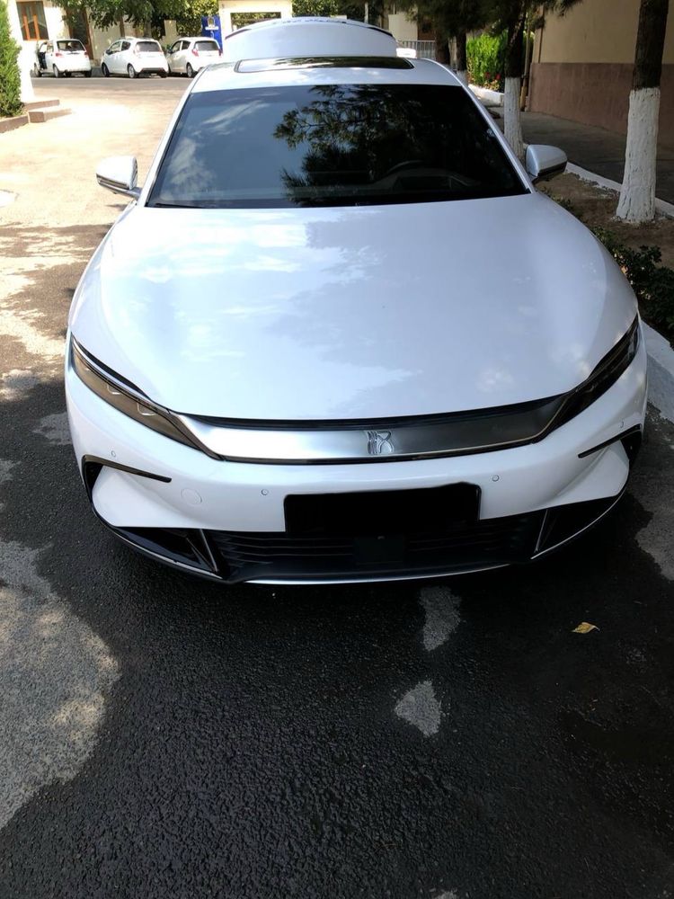 BYD HAN автомашина