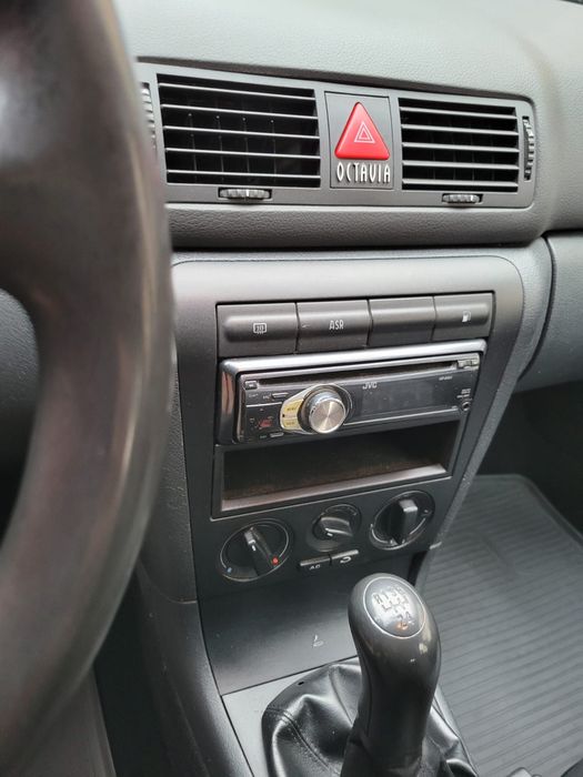 Vând Skoda Octavia Tour