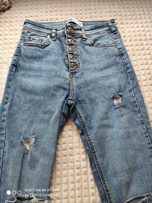 Разнообразни цветове и модели момичешки дънки