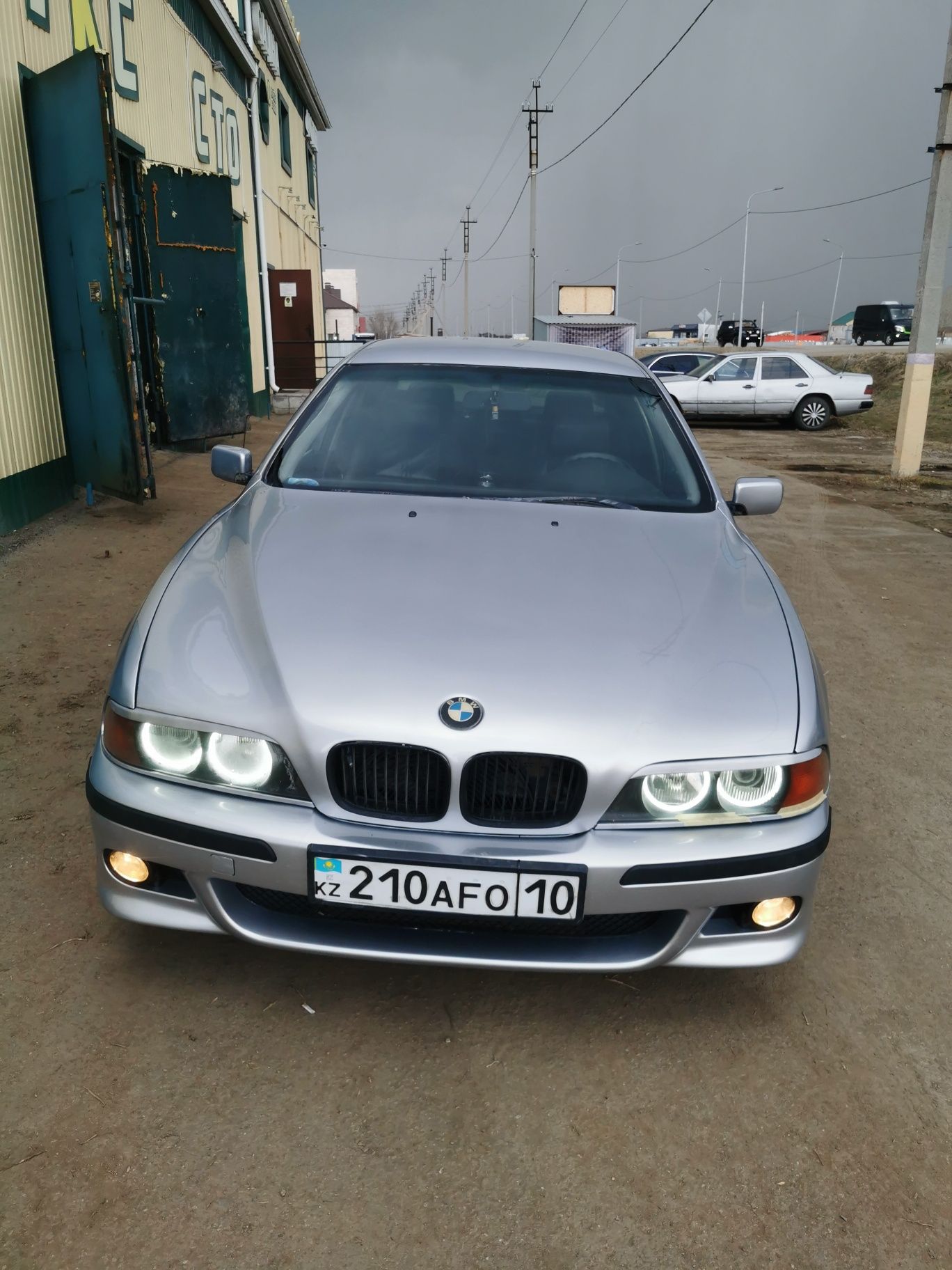 Продам автомобиль марки BMW E39