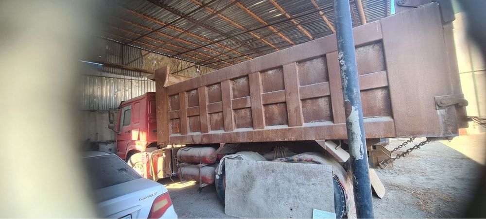 ХОВО юк машинаси сотилади 2010 йил