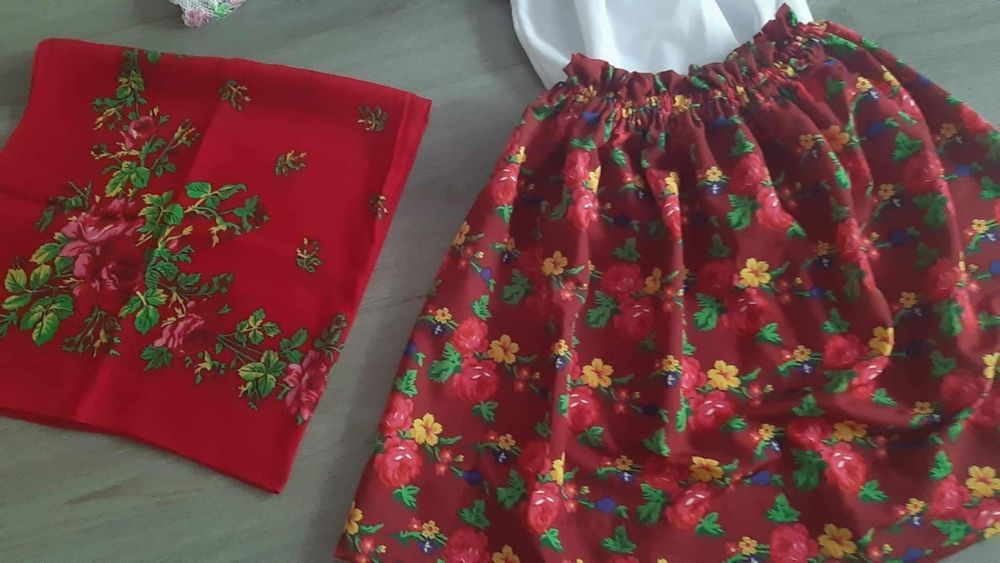 Costum popular - marimea 1 - 2 ani , 3 - 5ani