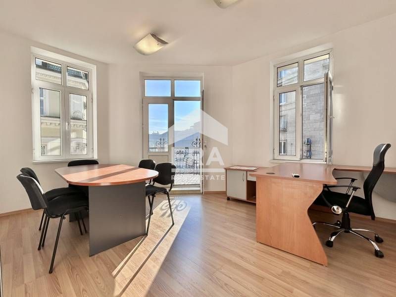 Дава се под наем Офис в София, Център - 116 кв.м за 2320 € - Снимка #2