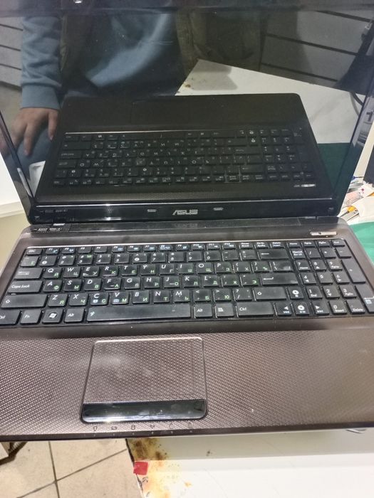 Продам на запчасти ноутбуки