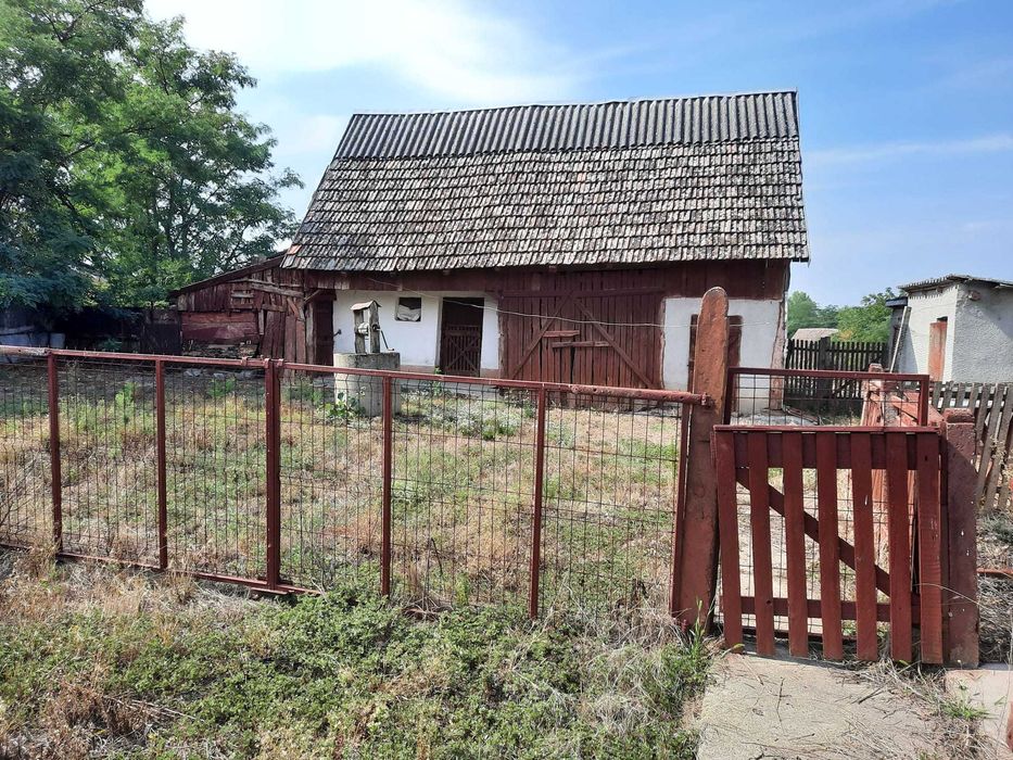 Casă spațioasă + 1 ha teren + anexe gospodărești – Dindești-Satu Mare!