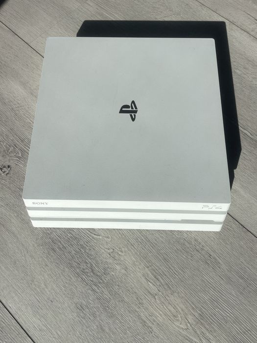 PlayStation 4 Pro 1TB + PlayStation VR + 9 jocuri + accesorii