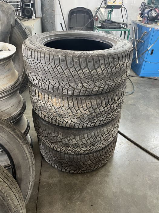 235/60/18 продам зимние шины