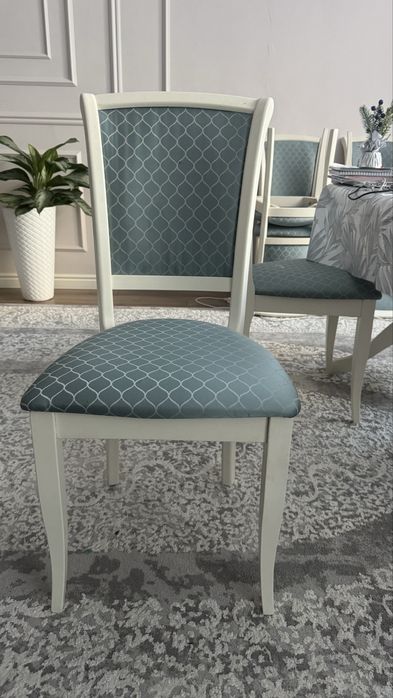 Стулья по 21000.Есть 10 штук