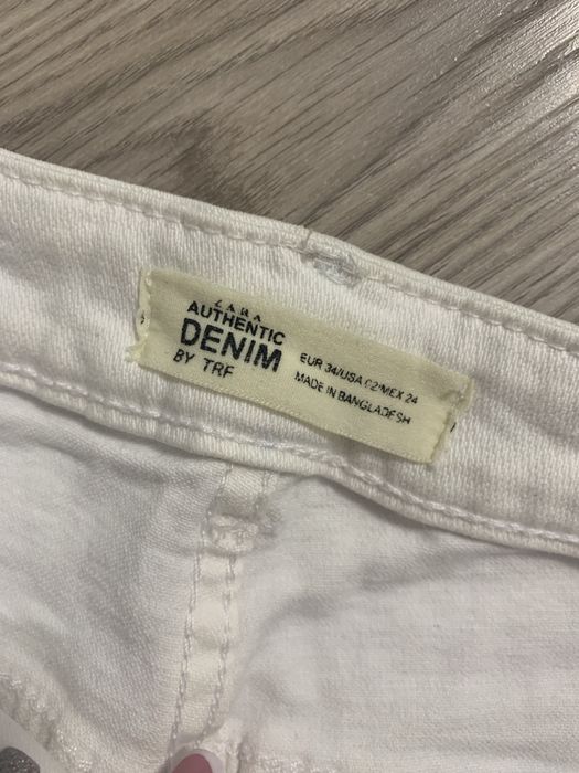 pantaloni scurti Zara
