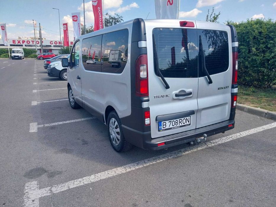 Vand Renault Trafic, model lung 7+1 locuri in stare foarte buna