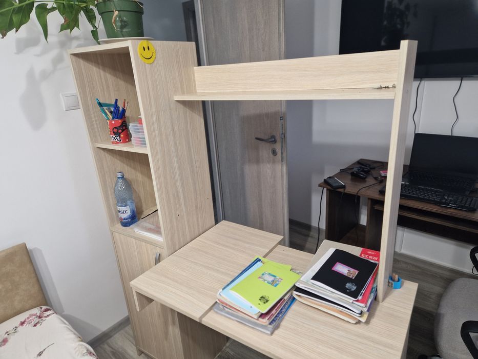 Vând birou,instalează foarte bună