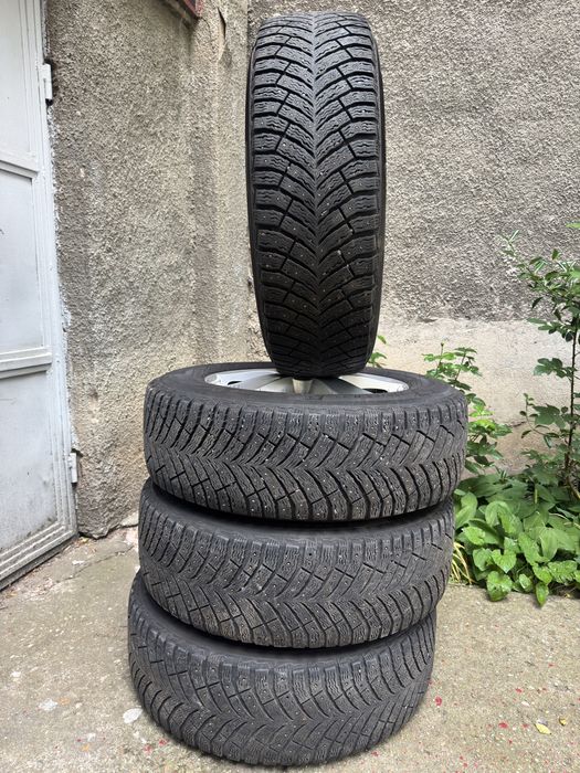 Set jante Dezent echipate cu Michelin de iarna pentru Toyota Rav4