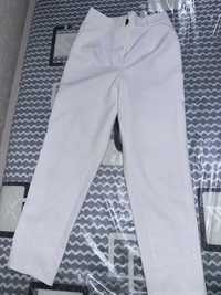 Белые классические женские летние брюки