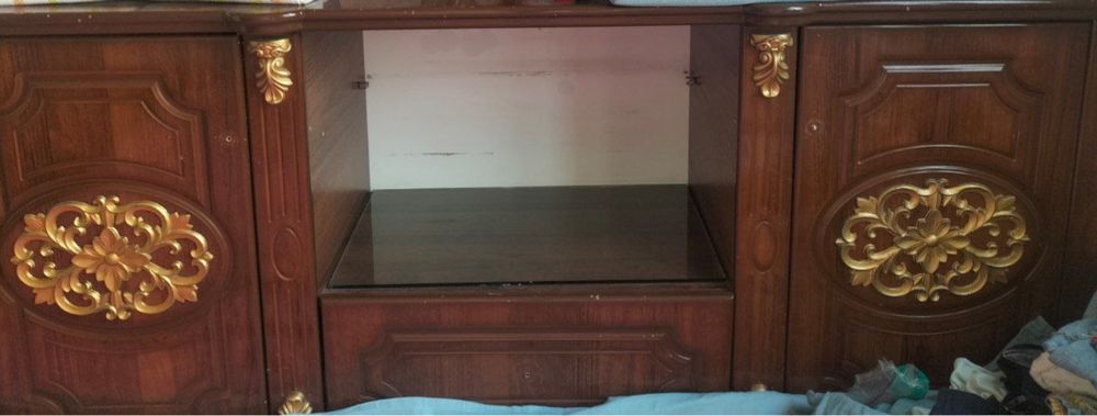 Spalniy va zal garnitur mebellar sotiladi holati yaxshi