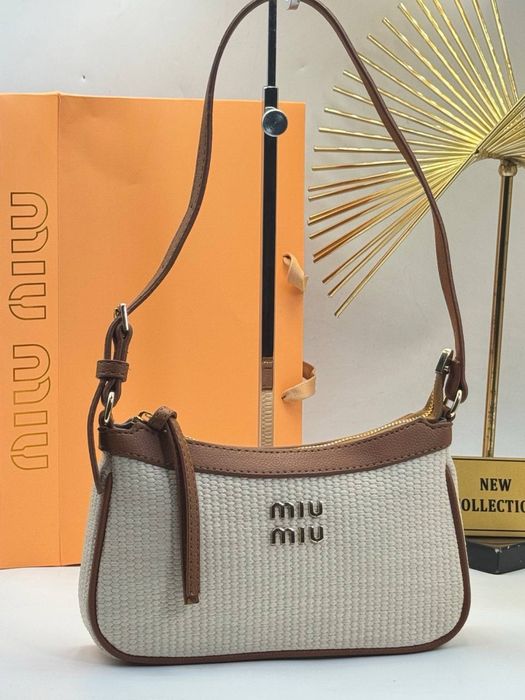 Geanta Miu Miu noua !!! Dimensiuni 24/15 !!!