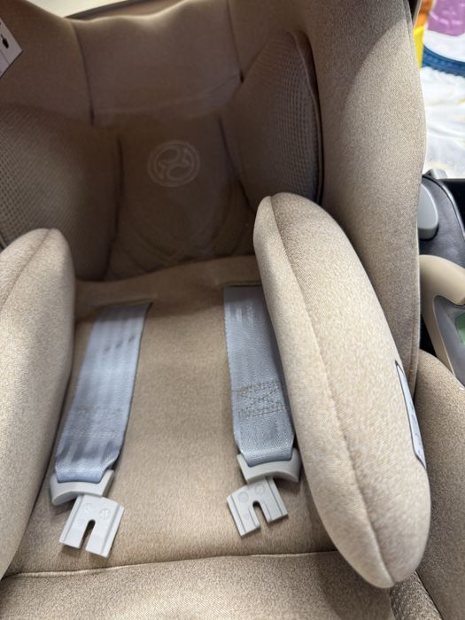 Cybex Scaun Auto Cloud T i-Size Plus - bej confortabil