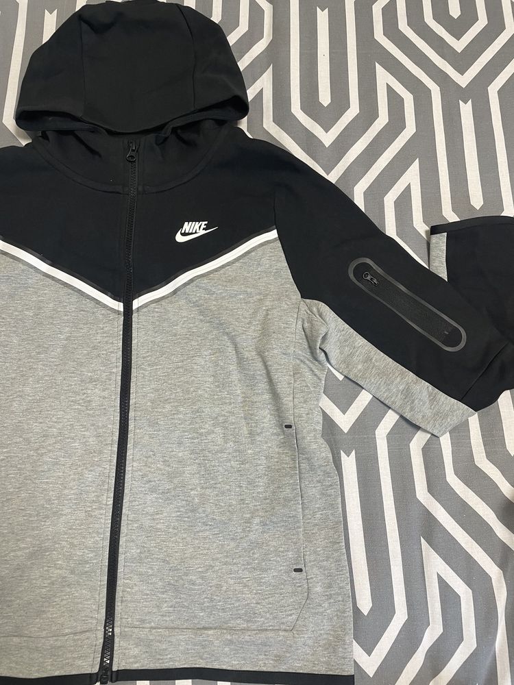 NIKE TECH FLEEECE hoodie (158-170 см.)