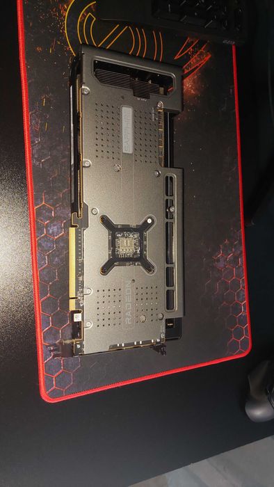 Sapphire Nitro+ rx 7800xt 
SAPPHIRE NITRO+ AMD Radeon™ RX 7800 XT 16GB