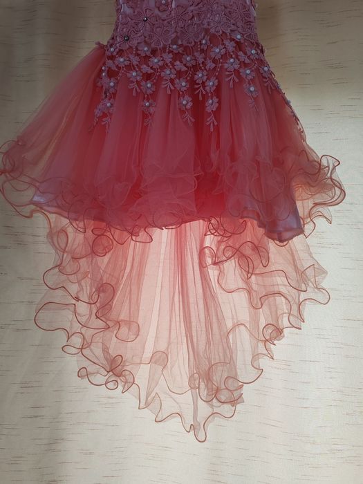 Rochița elegantă cu trena