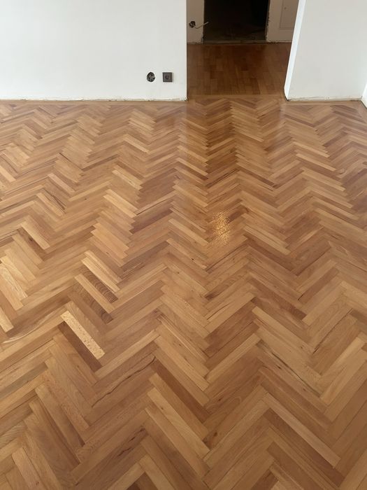 Rașchetat montaj insertizat parchet masiv Montaj plinte duropolimer