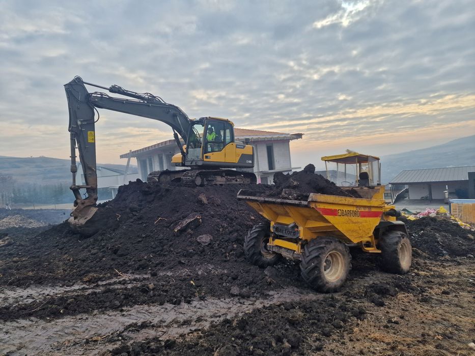 Inchiriez miniexcavator 1.7 t cu picon 4 t cu picon buldoexcavator dum