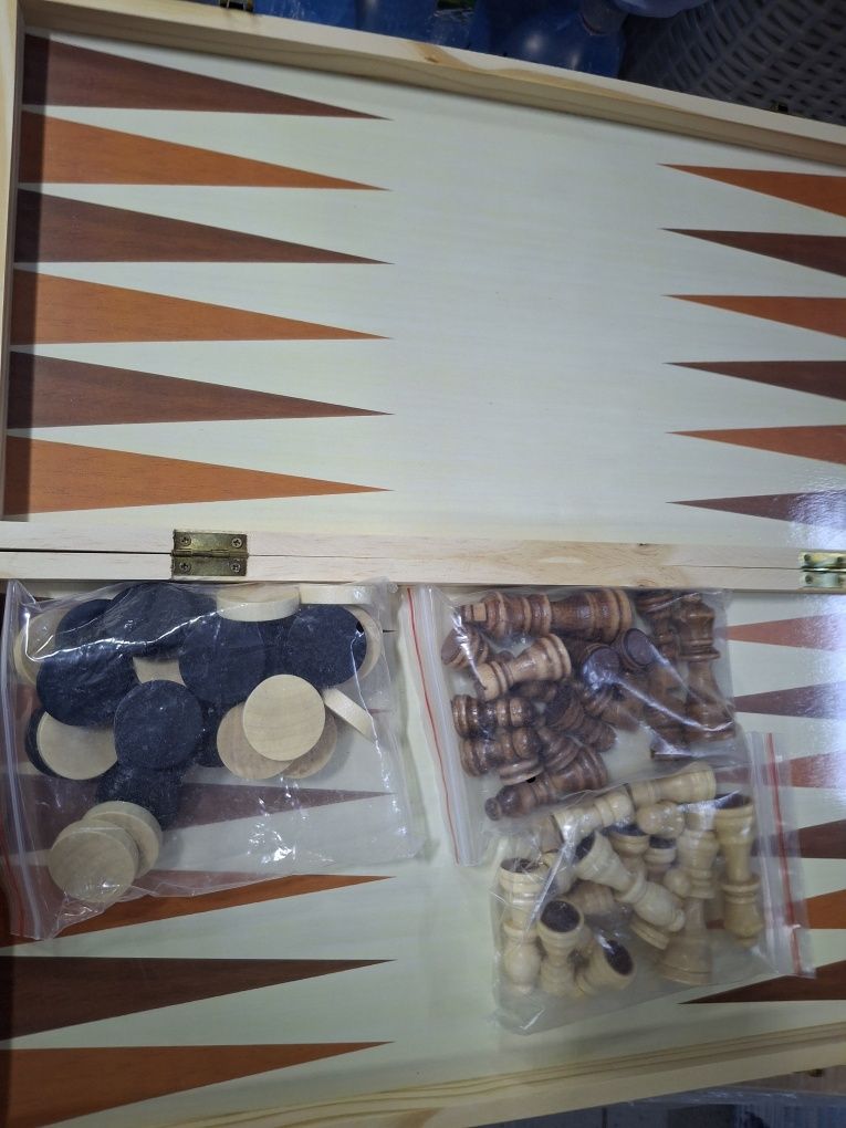 Table cu sah 50x 50 cm, piese lemn,Nou  Complet Pt dama sau bărbat jnu