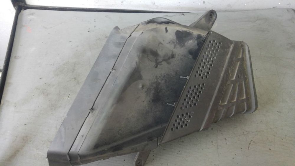 difuzor captare aer audi a4 b8 2.0 tdi  8k0129618