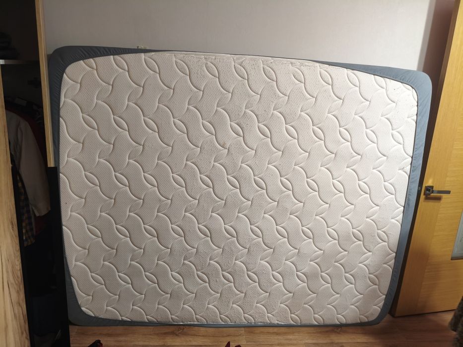 Продам ортопедический матрас в отличном состоянии