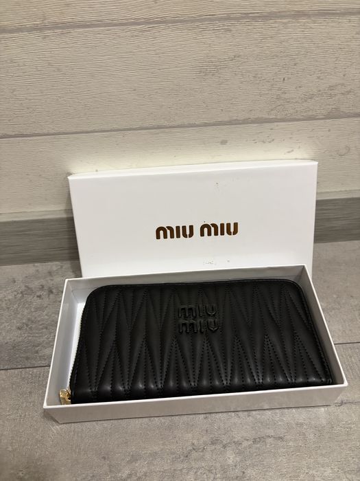 „Комплект Miu Miu стил – бяла кутия + портмоне“