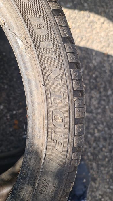 255 35 20 Dunlop 2 anvelope iarna ca noi
