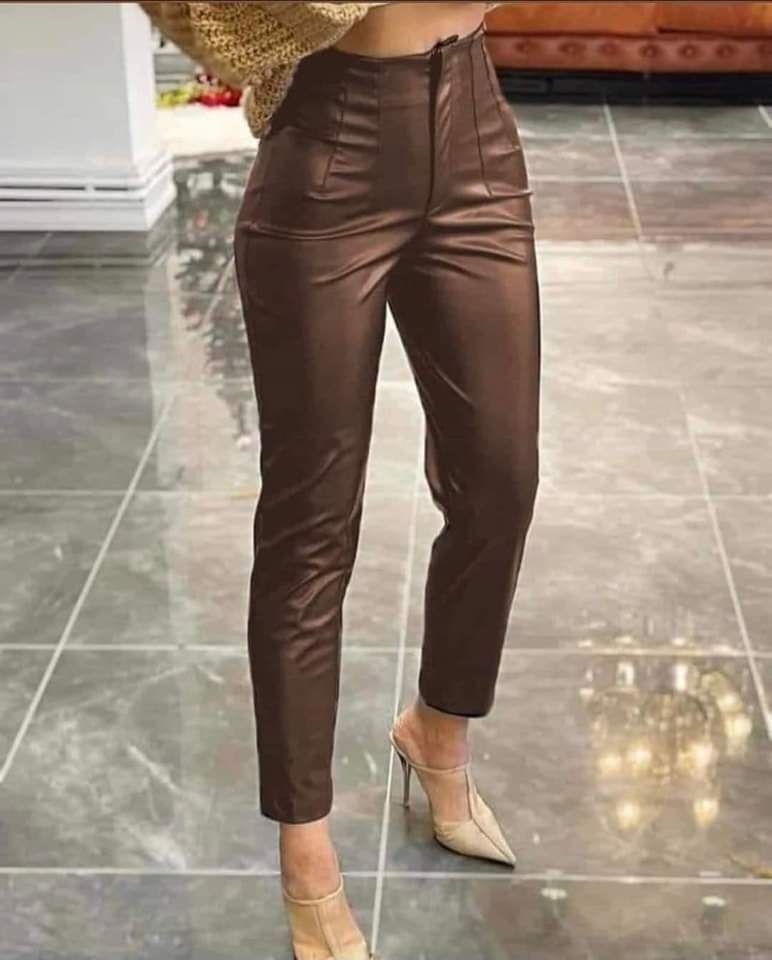 Pantaloni de piele noi