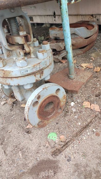 Продам задвижку в отл