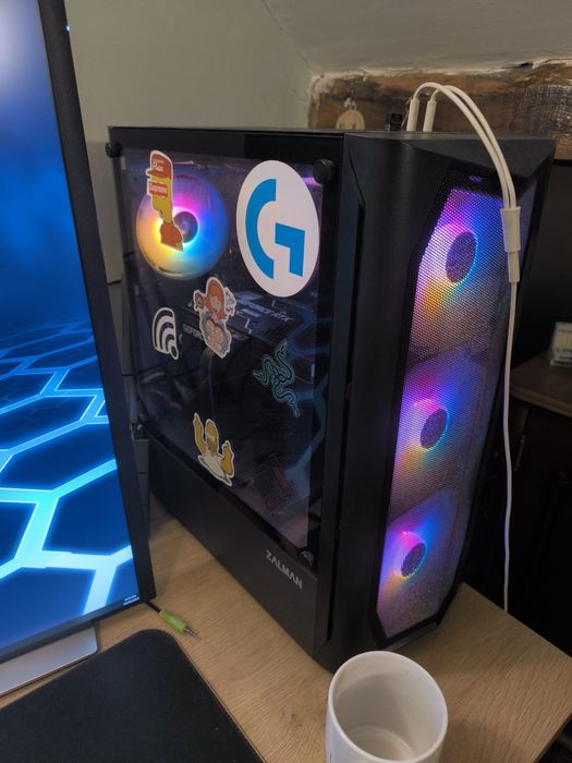 Продавам настолен компютър