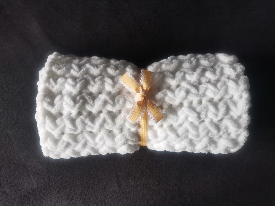 Ръчно плетео бебешко одеяло