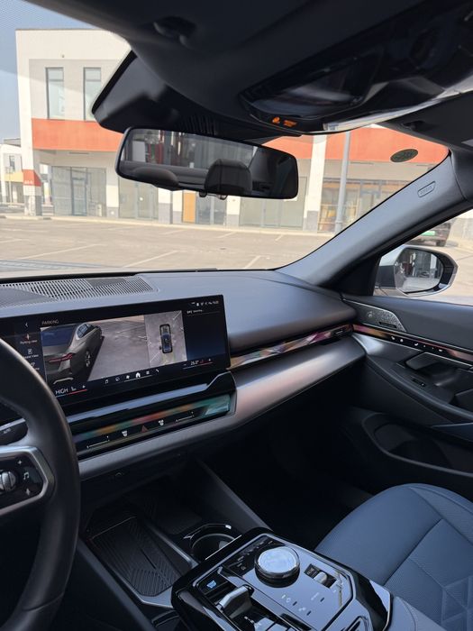 BMW i5 35L v nalichii