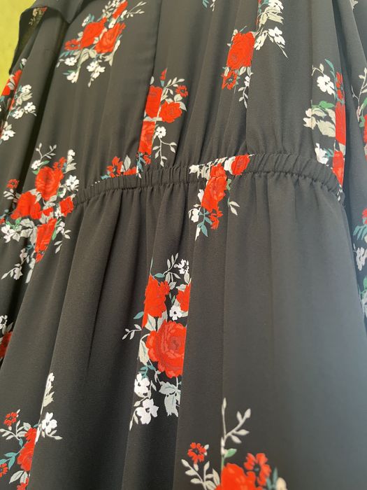 Рокля с изрязани рамене h&m