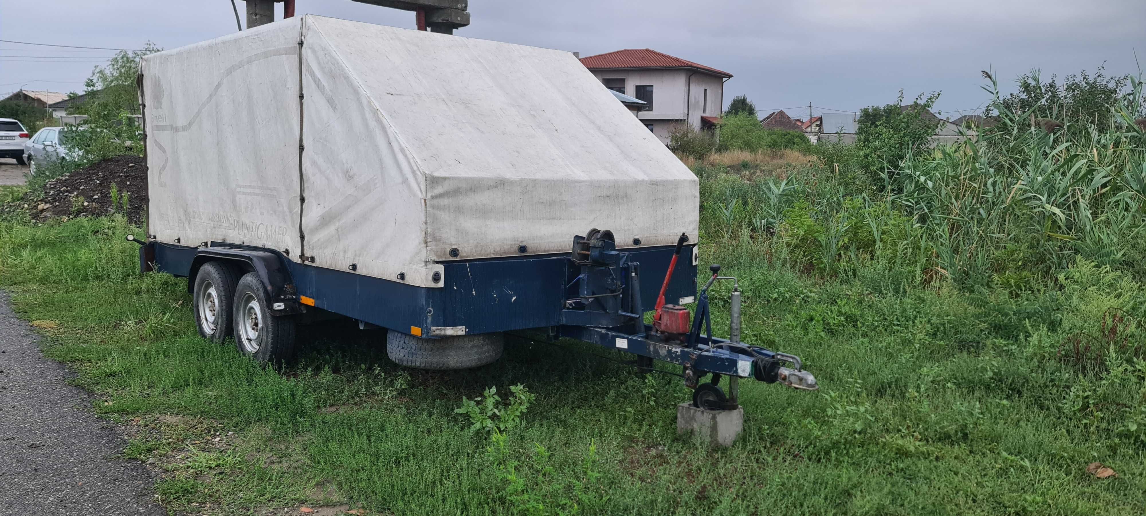 Vand remorca / slep pe doua axe cu prelata