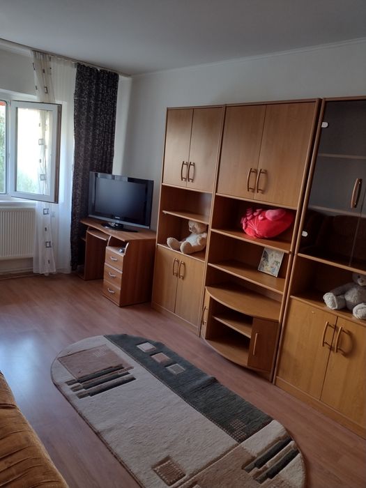 Închiriez apartament zona A urî Mioveni