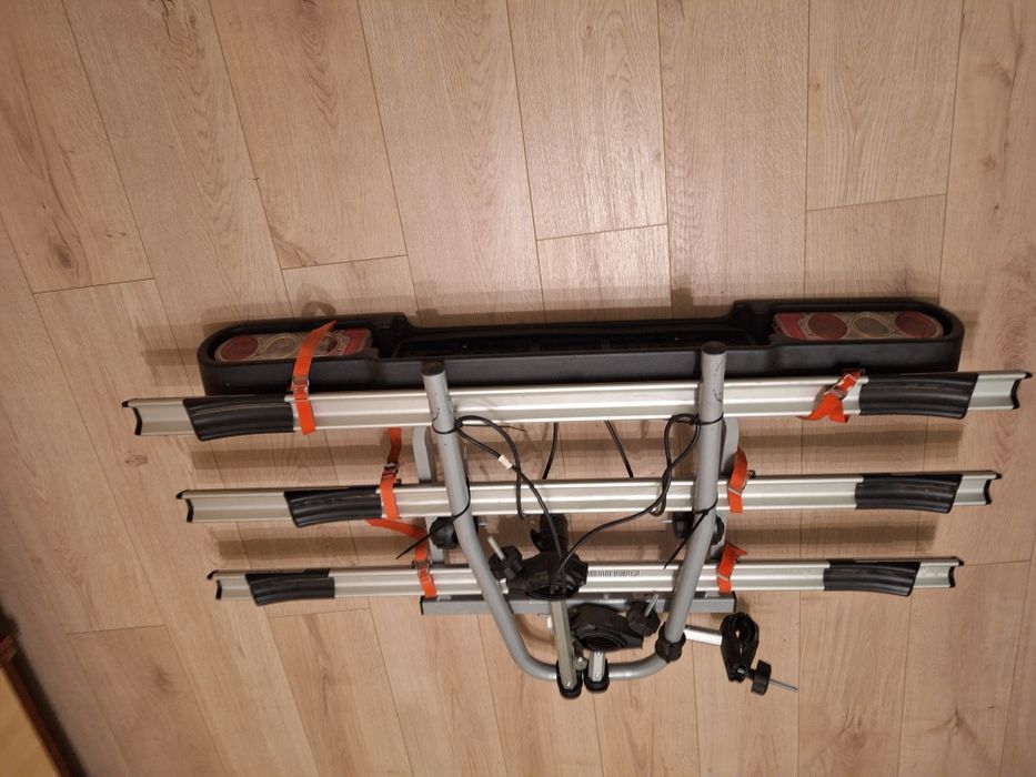 Suport carlig pentru 3 biciclete