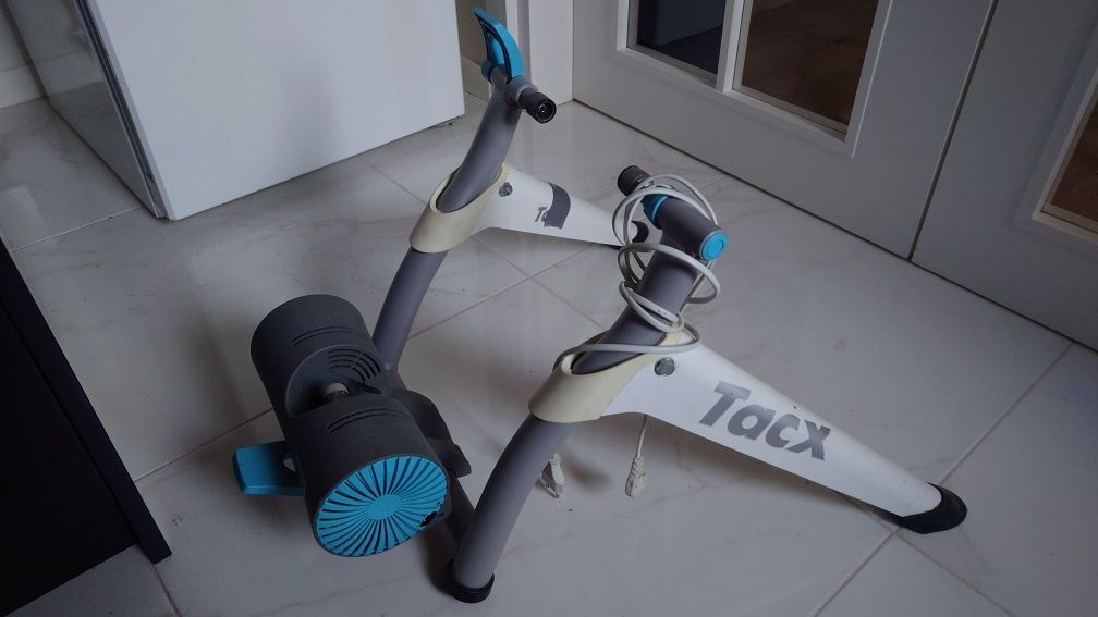 Смарт велотренажор Tacx Vortex