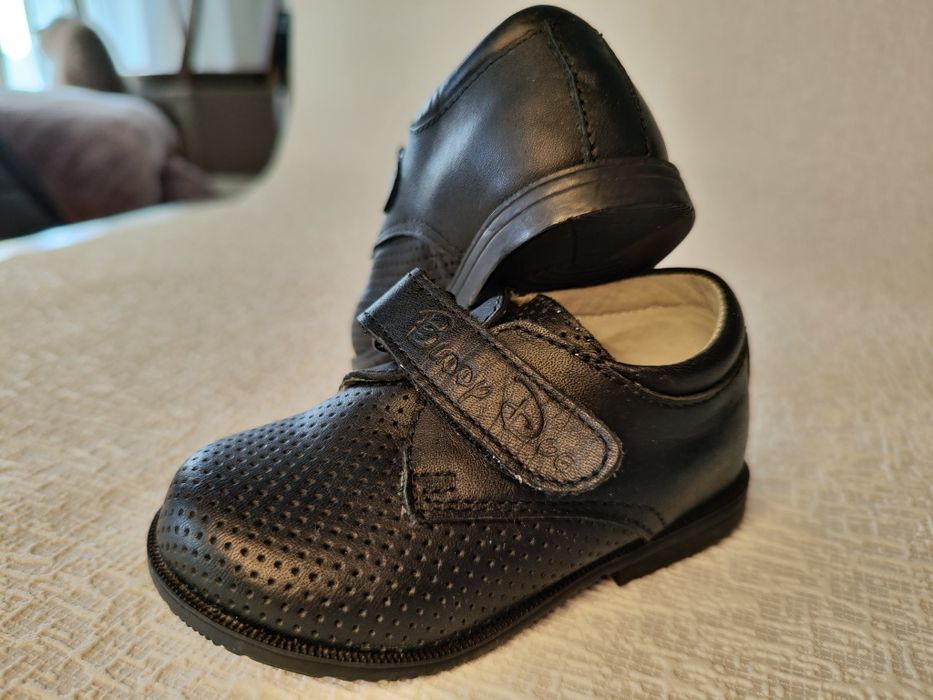 Продам детские туфли для мальчика