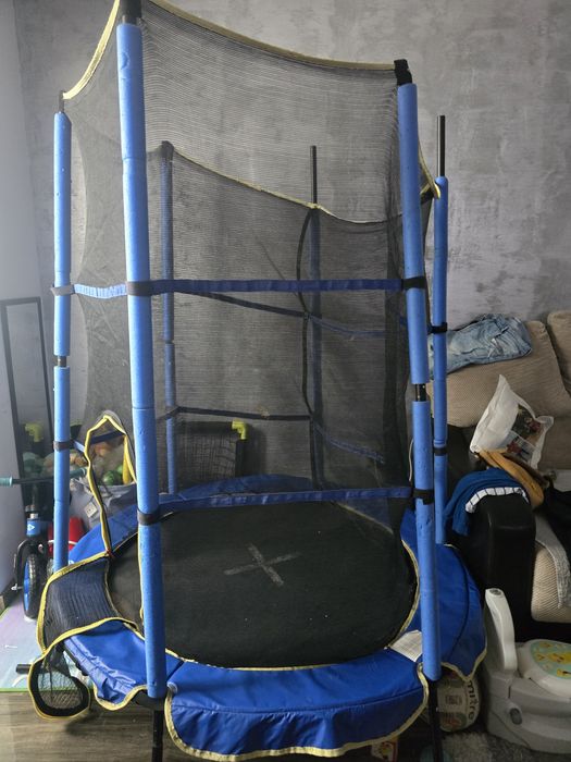 Vând trambulina este in stare bună