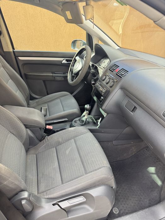VW TOURAN ,fara rugina,usor negociabil,recent inmatriculata