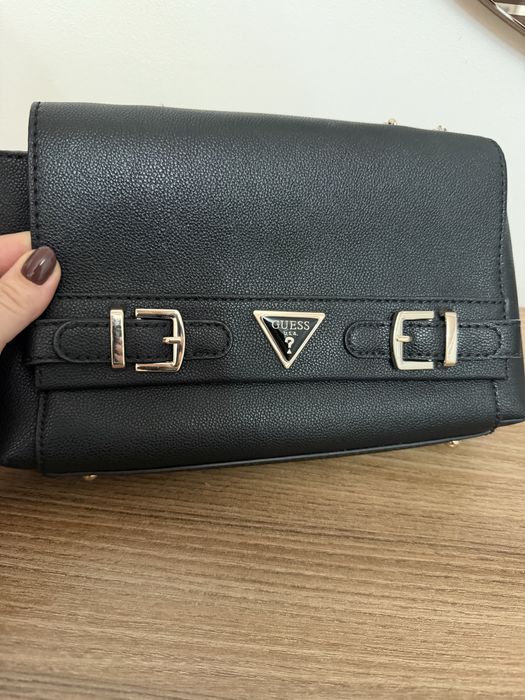 малка чанта GUESS